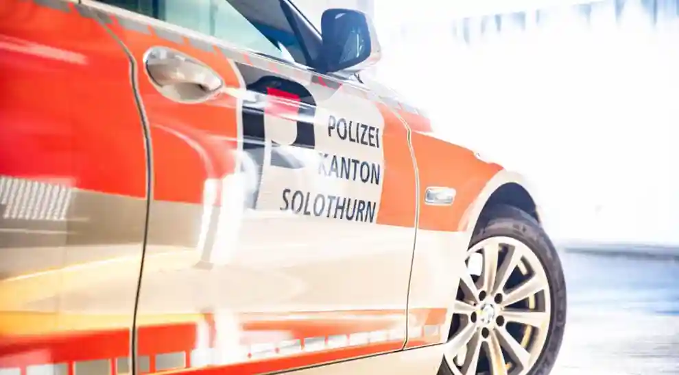 Oensingen SO – Auto kommt bei Selbstunfall auf einem Stein zum Stillstand – Fahrzeuglenkerin unverletzt