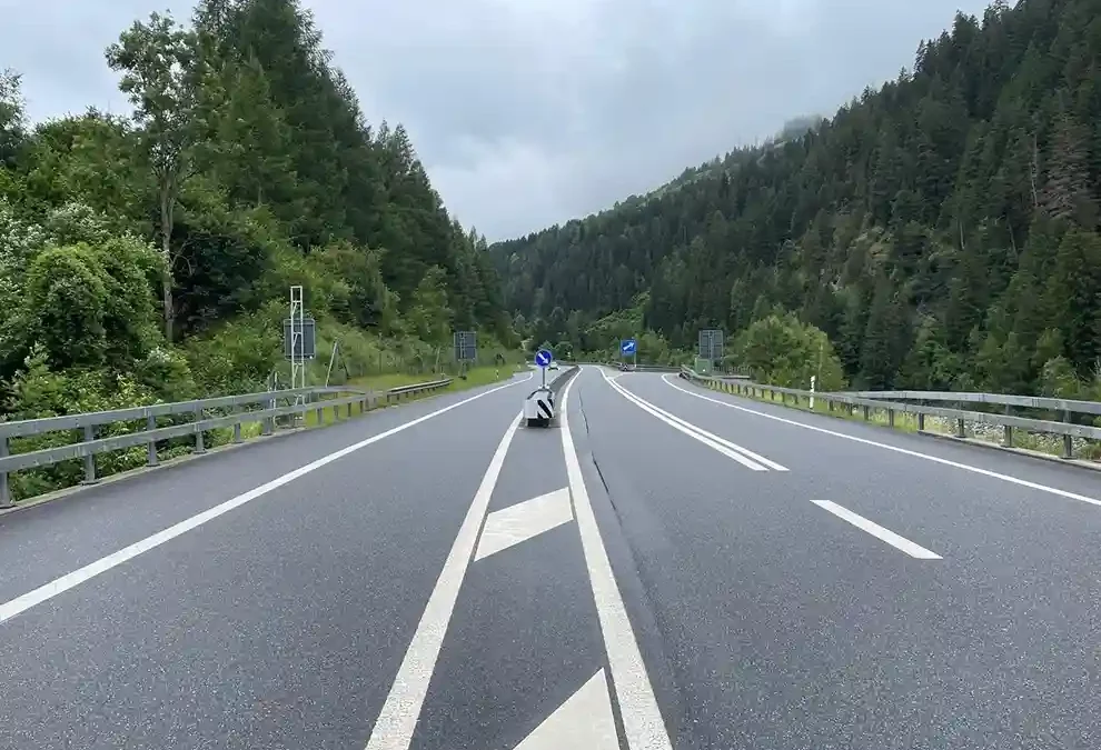 Zillis GR – Falschfahrerin gestoppt