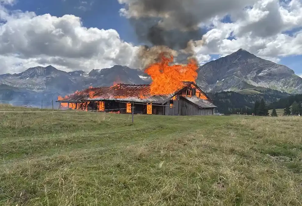 Feutersoey BE – Alphütte niedergebrannt – niemand verletzt
