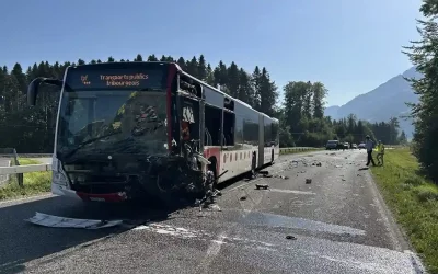 Freiburg – Zusammenstoss zwischen einem Auto und einem Bus