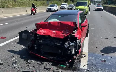 Baselland – Auffahrkollision mit vier involvierten Fahrzeugen – sieben Personen verletzt